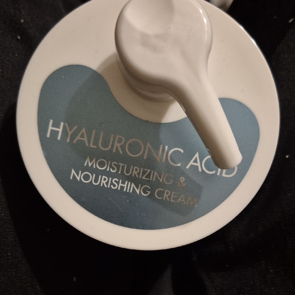 Hyaluronic Acid Moisturizing & Nourishing Cream - White and Blue